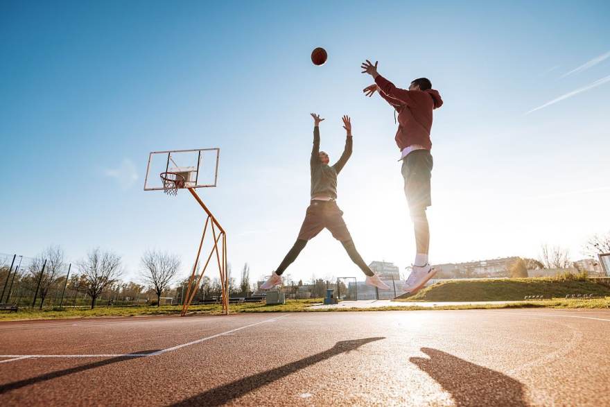 低调看球 NBA新赛季开局观察：节奏提速与空间拉开，哪些球队的攻防结构更经得起检验